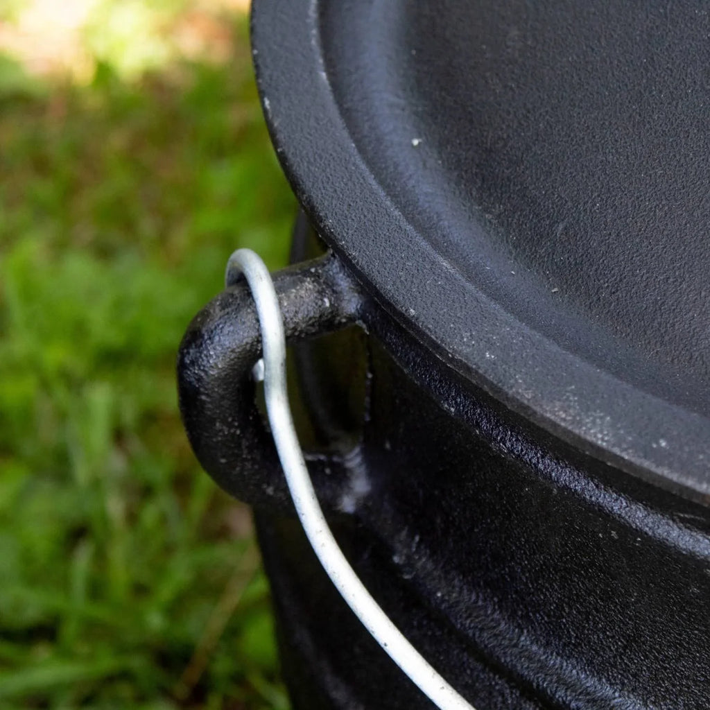 Campfire Cooking Kettle - Cast Iron je Dutch Oven With 3 Legs And Lid, 16 Inch, 9 Gallon