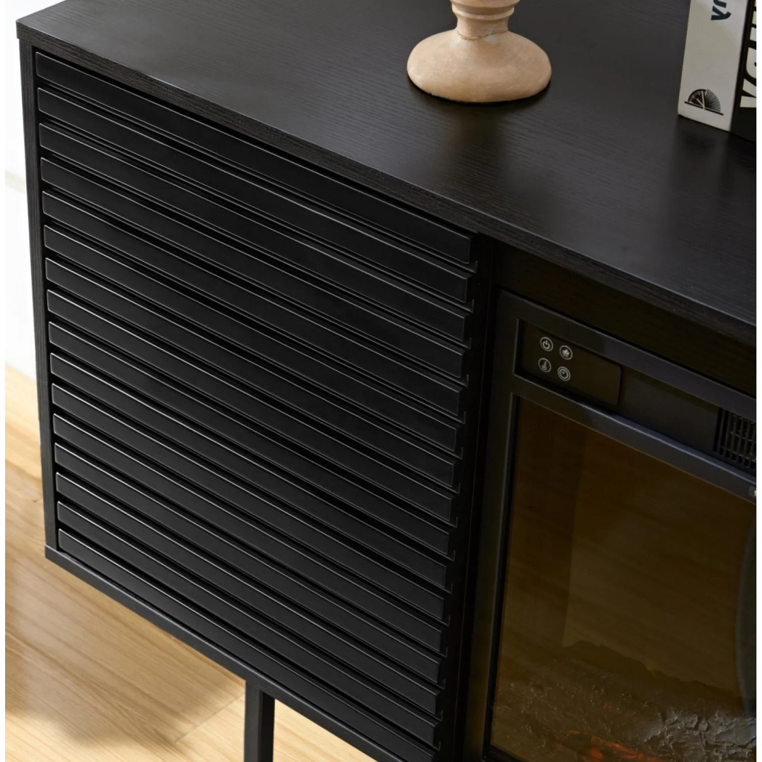 DeeHome  The whole cabinet is made of black oak board, the middle layer board on both sides of the cabinet can be adjusted, the furnace is embedded in the middle grid with the remote control