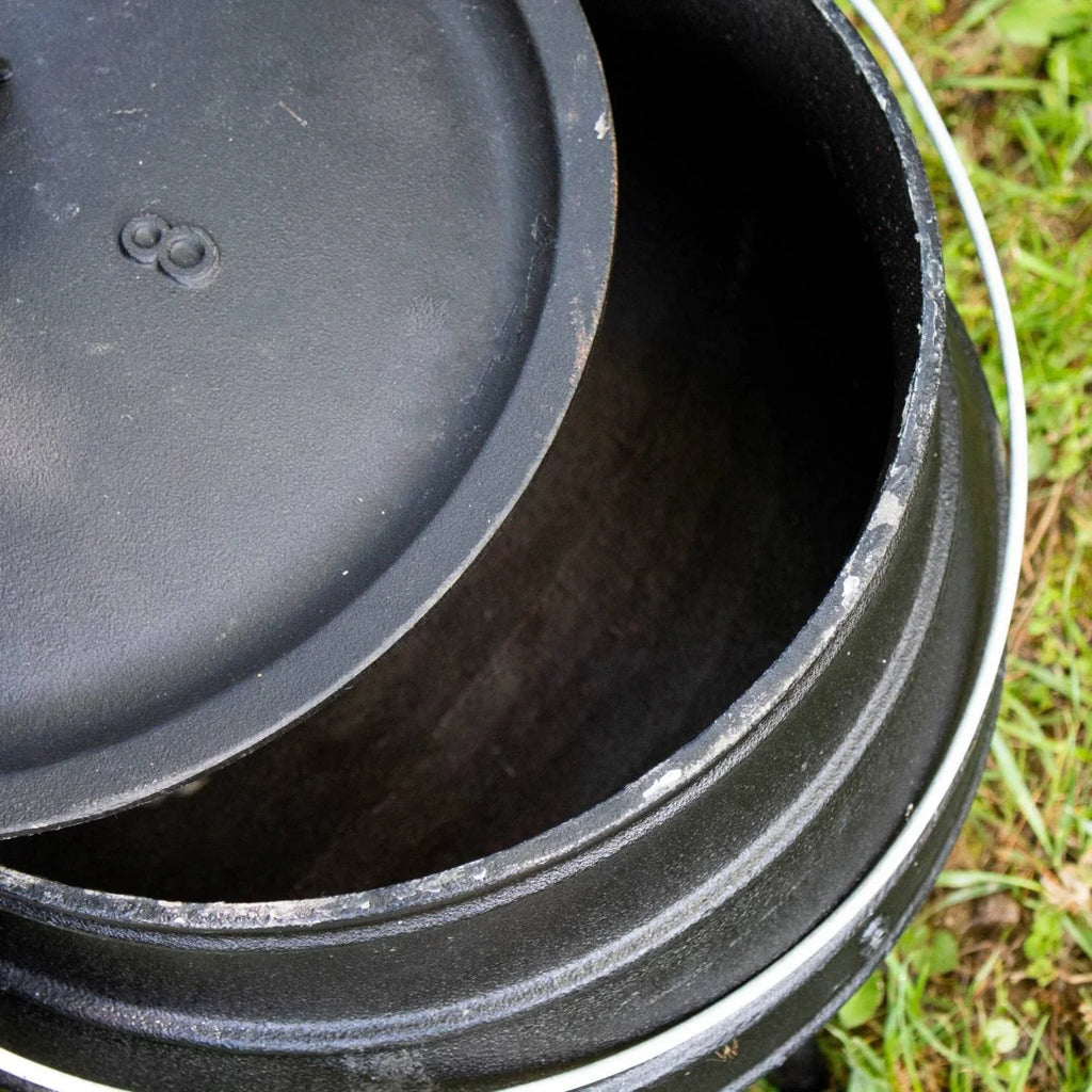 Campfire Cooking Kettle - Cast Iron je Dutch Oven With 3 Legs And Lid, 16 Inch, 9 Gallon